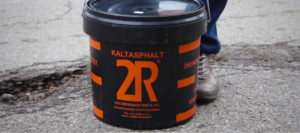 Reparaturasphalt: Eimer mit 2R Kaltasphalt